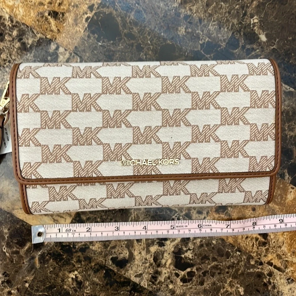Michael Kors large zip around wallet crossbody Jet set Item